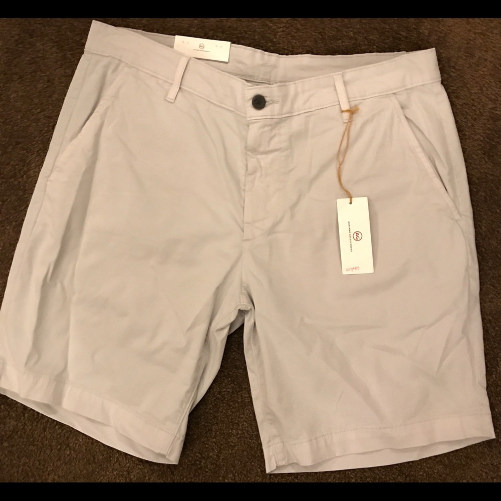 AG - NWT Men’s 36 Beige Wanderer Modern Slim Short
